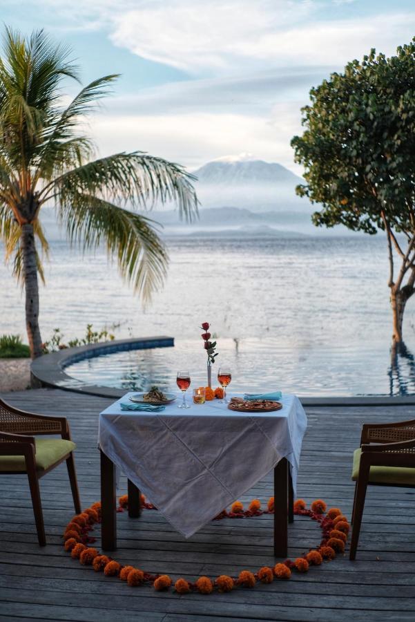 Blue Harbor Beachfront Villas & Resto Ped Exterior photo
